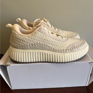 Dream Pairs Cream Knit Platform Sneakers NEW